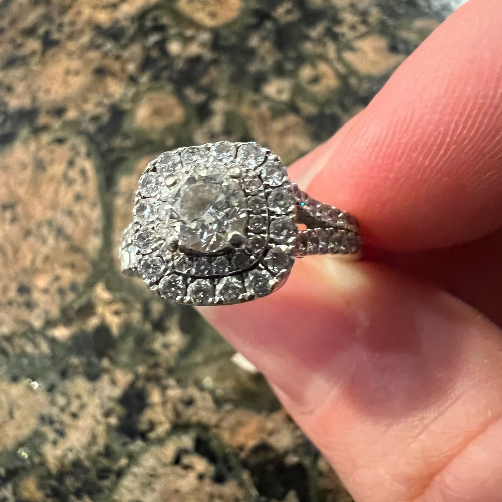 Never used engagement ring from Zales.
Vera Wang Love collection-1.5CT TW. - Picture 3 of 4